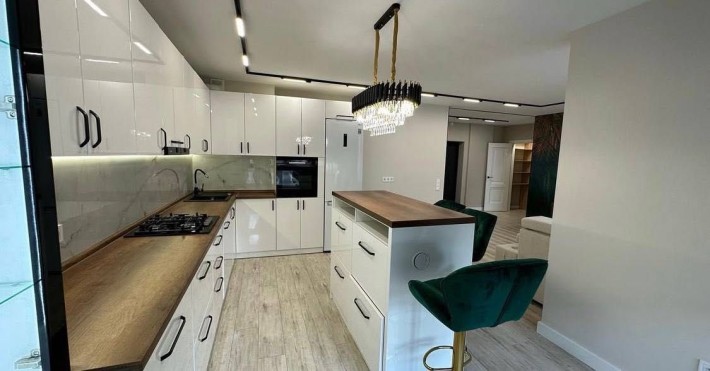 Оренда дизайнерської 2 км квартири в самому центрі міста - фото 1