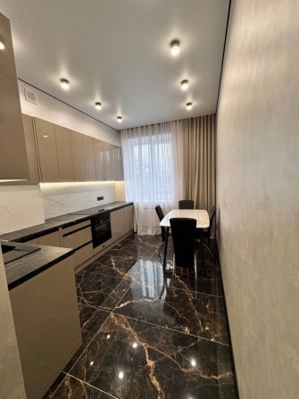 Вільна оренда 2 кімнатної квартири по Соборній! - фото 1