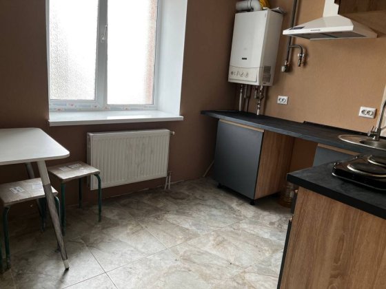 Військовим та цивільним здається 1-кім велика квартира з автономкою Сумы