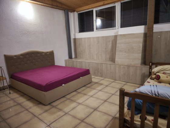 Велика центр у Соборної площі 3к 350$ 4к-400$ виходить по 100 кімната. Черновцы