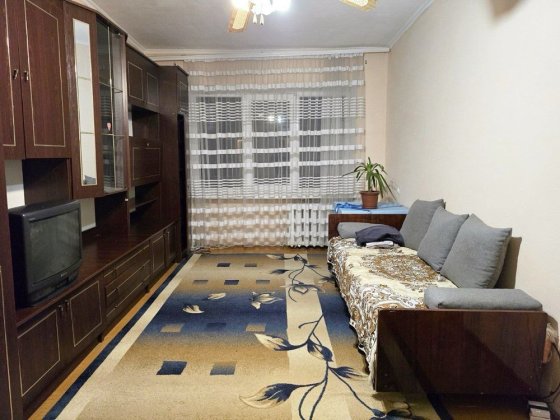 Оренда 3х кімнатної, НЕБЕСНОЇ СОТНІ (ФОРМАРКЕТ), є МЕБЛІ та техніка! Чернівці