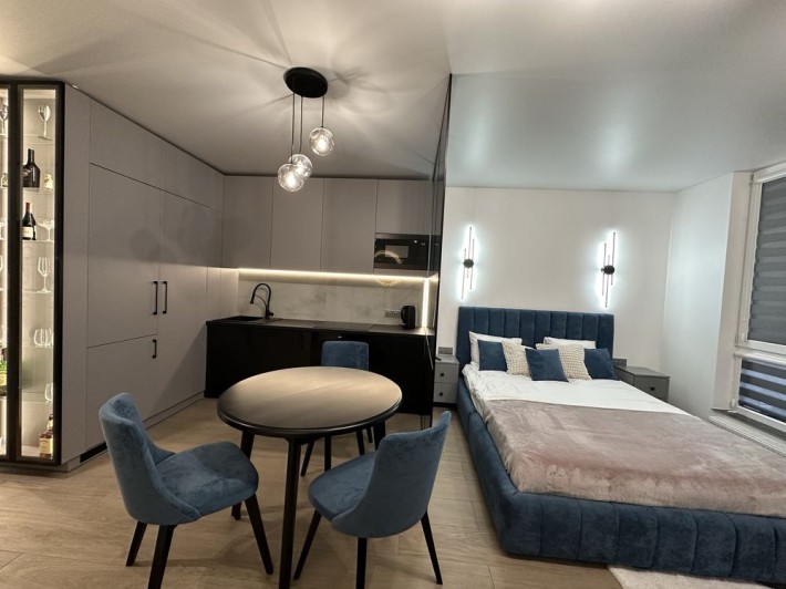 Оренда дизайнерська  квартира ЦЕНТР МІСТА Промприлад вул.Коновальця 35 - фото 1