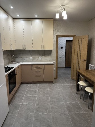 Здається в оренду нова однокімнатна квартира в сучасній новобудові! - фото 1