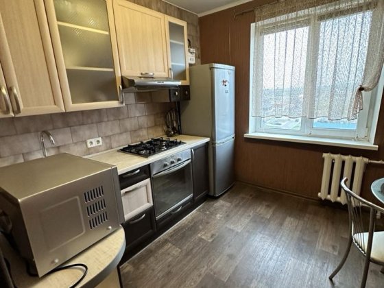 2 кімнатна, тихий центр Черкассы