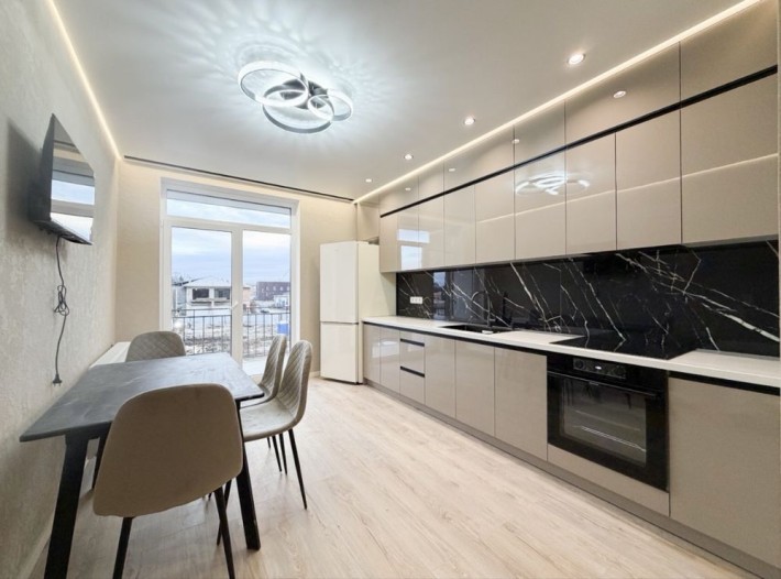 Здається ВПЕРШЕ 1.5к квартира біля НАБЕРЕЖНОЇ - фото 1