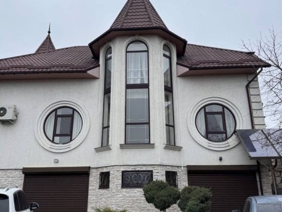 Здам   район Кварцу ( ресторану Ріволі ) 5-кімнат Чернівці