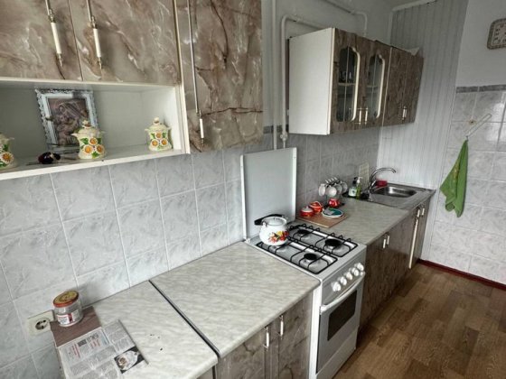 Здається 3-кім панелька ХОТИНСЬКА  (ресторан ВЕРСАЛЬ) Чернівці