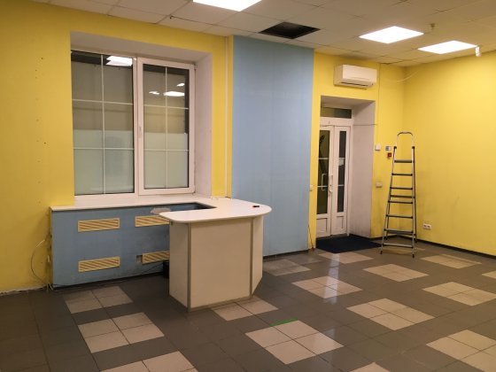 Нежитлове фасад Драгоманова 44а  95.8 кв.м. м.Позняки Киев