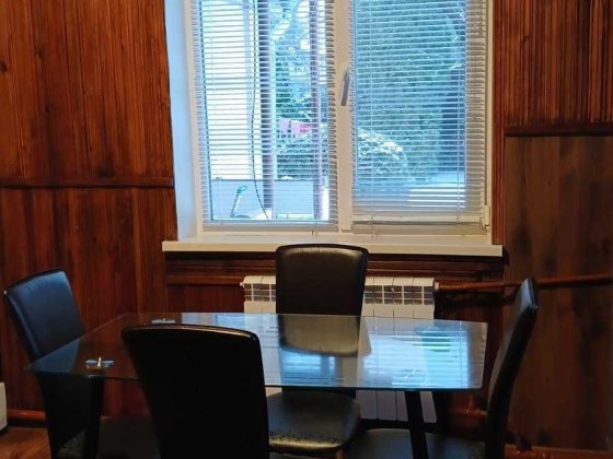 Квартира в приватному секторі біля метро,пішки-7 хв.Парковка.Сховище. Київ