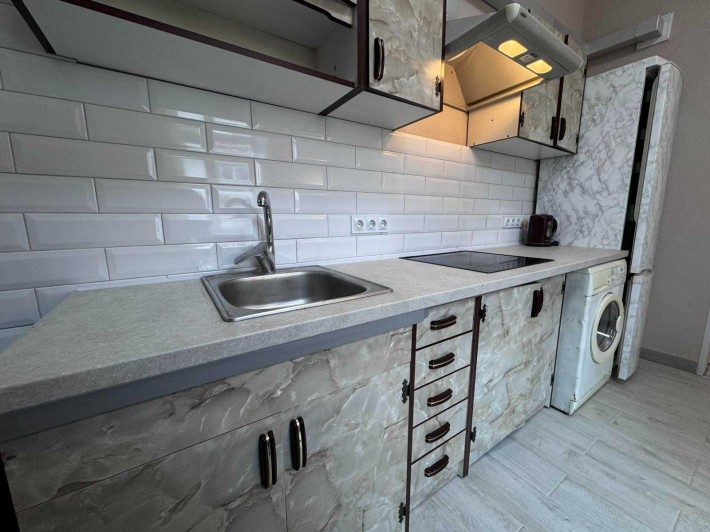 Здається 1 квартира біля центрального корпусу Університету - фото 1