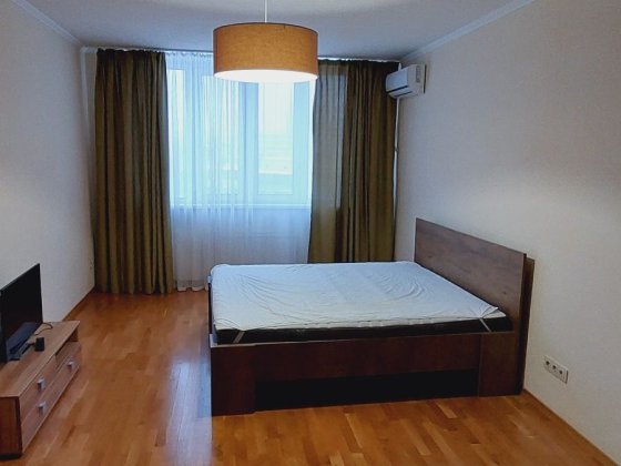 Сдам 2х комнатную Максимовича 3г,  метро  Васильковская,  жк 4 сезона Киев