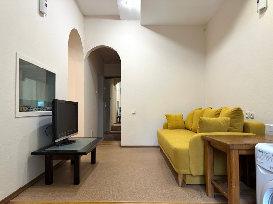 ЗАВЖИ Є СВІТЛО! Центр міста. Оренда 1-к. квартири 34 м2 - Десятинна 13 Киев