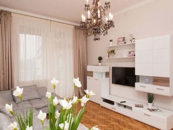 Квартира в самому серці Дніпра.Адреса Королеви Єлизавети II 18 Днепр