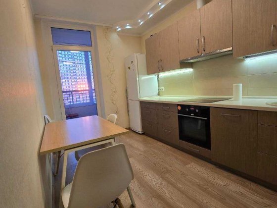 Здам чудову квартиру на вул. Туманяна 3, метро Лівобережна Київ