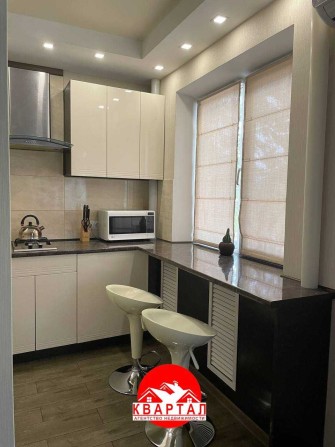 Сдается 1 комн. квартира с капремонтом в центре по ул. Победы - фото 1