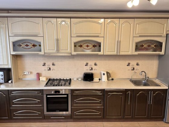 Здам 2-кімнатну квартиру 74 кв м по вул. Незалежності, Масани. Власник Чернігів