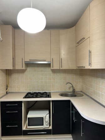 Здам в довготривалу оренду 1 кімнатну квартиру 1/9 цегла. - фото 1