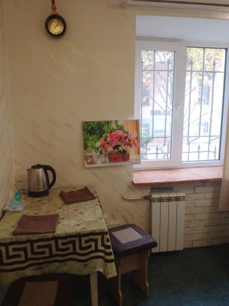 Сдам 2 комн кв,центр,рнПлощади - фото 1