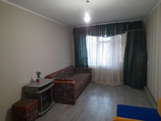 Недорога однокімнатна на Руставі. Вільна з 13 січня. Житловий стан