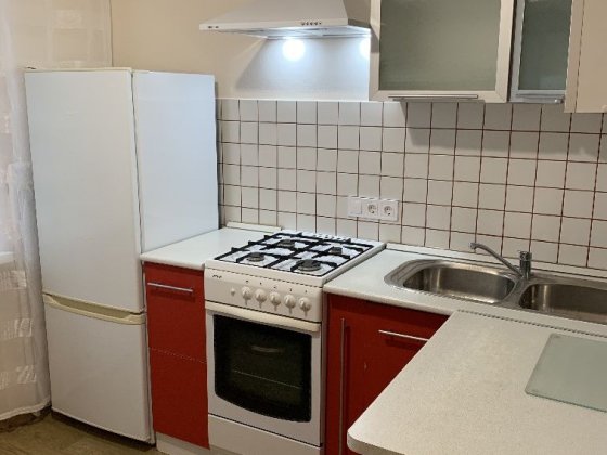 Здається 2к сталінка біля м.Голосіївська, від власника! Киев