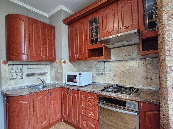 Оренда 2к квартири Харківське шосе 13, сталінка Київ