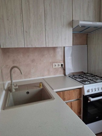 Сдам  уютную  1 к кв в Бородинском м-не ул.Товарищеская (маг."Акшен") - фото 1