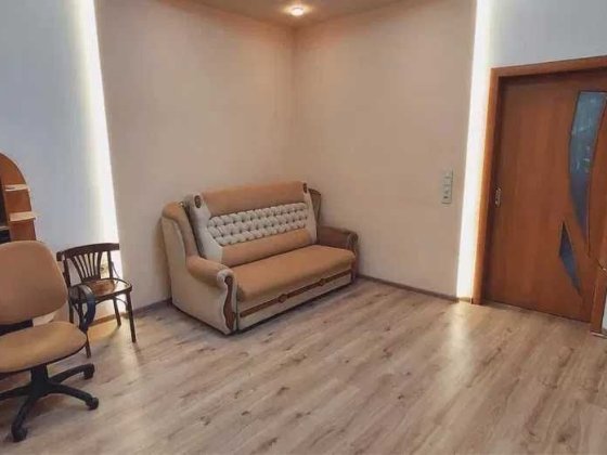 Аренда!Срочно!Средний этаж!Газ!центр Дніпро