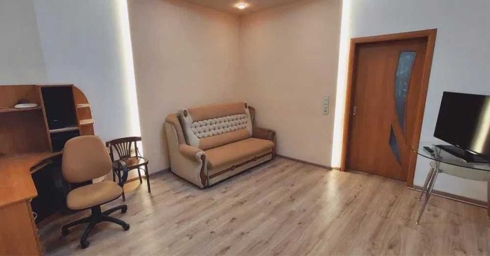 Аренда!Срочно!Средний этаж!Газ!центр - фото 1