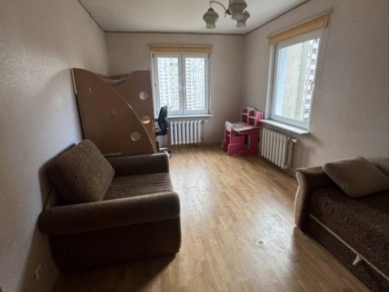 Сдаю 2 комн.в доме с Генератором на Урловской,30 Киев