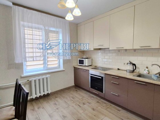 1-кім Григоренка 1 найближче метро Позняки Киев