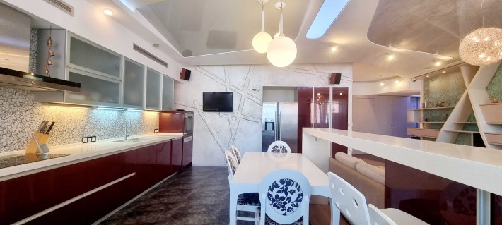 Аренда, 3х, Центр, 137 кв.м., ЖК Каскад 2, евро, мебель, техника - фото 1