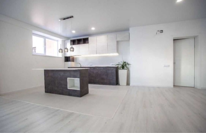 Оренда трикімнатної квартири , ул. Радищева, 30 - фото 1