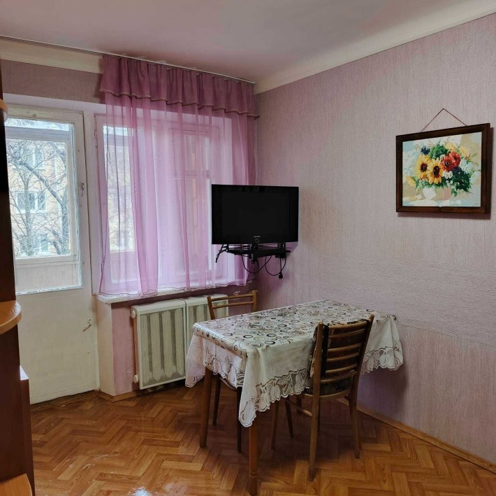 Двокімнатна квартира з кухнею ЗАГАЛЬНОГО користування на три квартири - фото 1