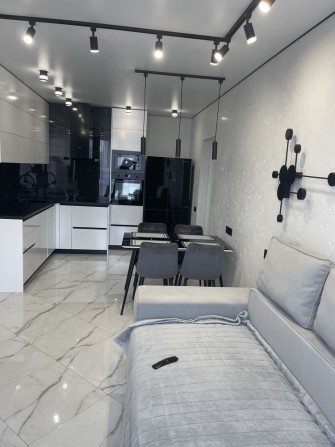 ВЛАСНИК!! Здам 2- кімнатну з Інвертором і батареєю 4 квт в ЖК SEVEN! - фото 1