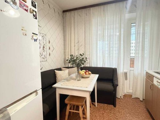 Оренда стильної трикімнатної квартири м.Житомирська Київ