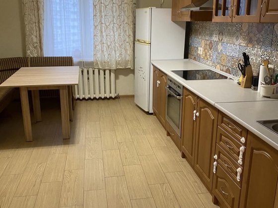 Оренда просторої двокімнатної квартири м.Позняки (вул.Драгоманова 1Б) Киев