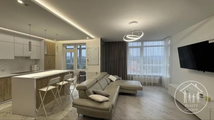 Оренда просторої 3-кімнатної квартири з терасою - фото 1