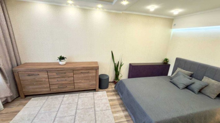 Оренда. Простора однокімнатна квартира, 40 квадратів. р-н Замостя - фото 1