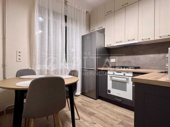 Оренда 2к квартири Генерала Алмазова 50м2 Печерськ Арсенальна Киев