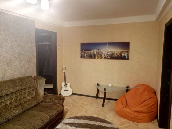 Оренда квартири 3-й поверх, газ, 2 кімнати Дарницька площа, Киев