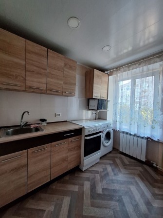 Сдам 2х комнатную на 12 квартале, р-н 126 школы, 12 квартал - фото 1