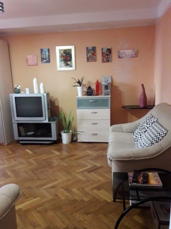 Велика Васильківська,  Печерський район, метро Палац Україна - фото 1