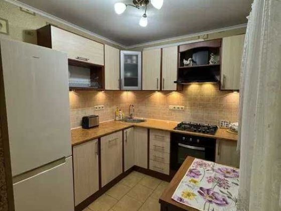 Аренда двух комнатной квартиры возле м. Дорогожичі Киев