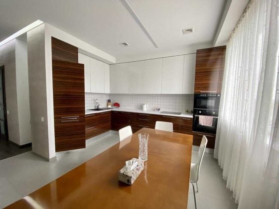 Простора квартира. Нагорка. 3 окремі спальні. Паркінг. Дніпро