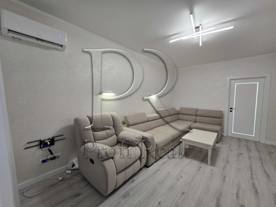 Оренда (перша) 1к. квартири з ремонтом біля метро вулиця Васильківська Киев