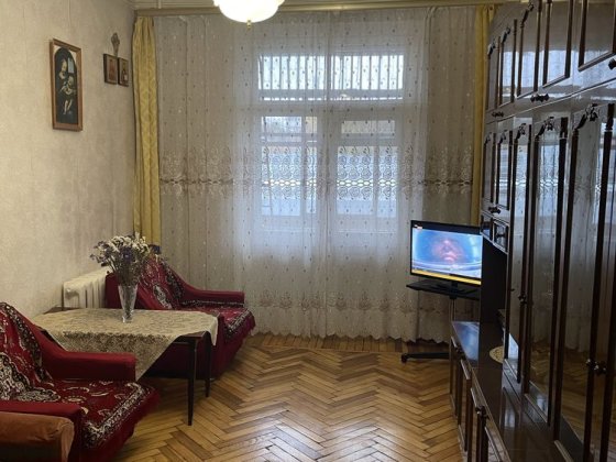 Готова к сдаче!Чистая  просторная  2-х комнатную сталинку в центре. Дніпро