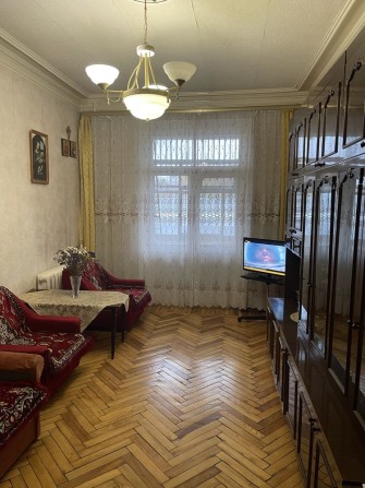 Готова к сдаче!Чистая  просторная  2-х комнатную сталинку в центре. - фото 1