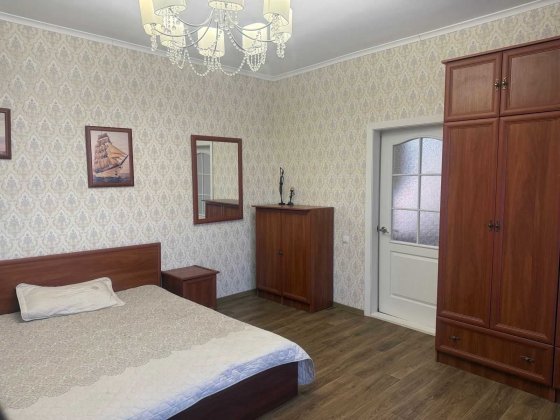 Сдаю большую 2 ком.кв-ру 55 кв.м. свой  двор, сад.  Ав. отопл.Ремонт. Миколаїв