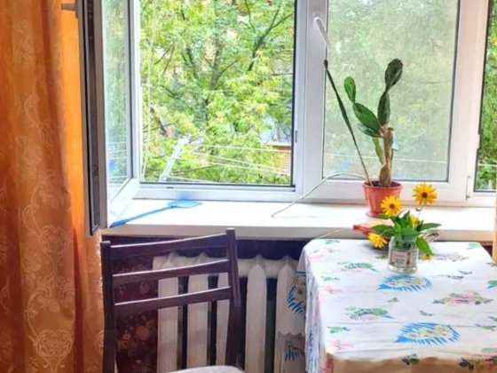 Сдам 1- ком.гостинку на Виноградаре ул. Межевая 12 м.Сирец Київ