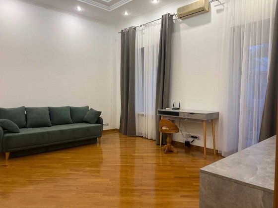 Івана Франка оренда чудової 1-но кім центр метро Киев